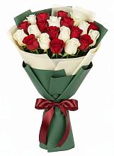 Букет Микс из красных и белых роз в Александровке Донской