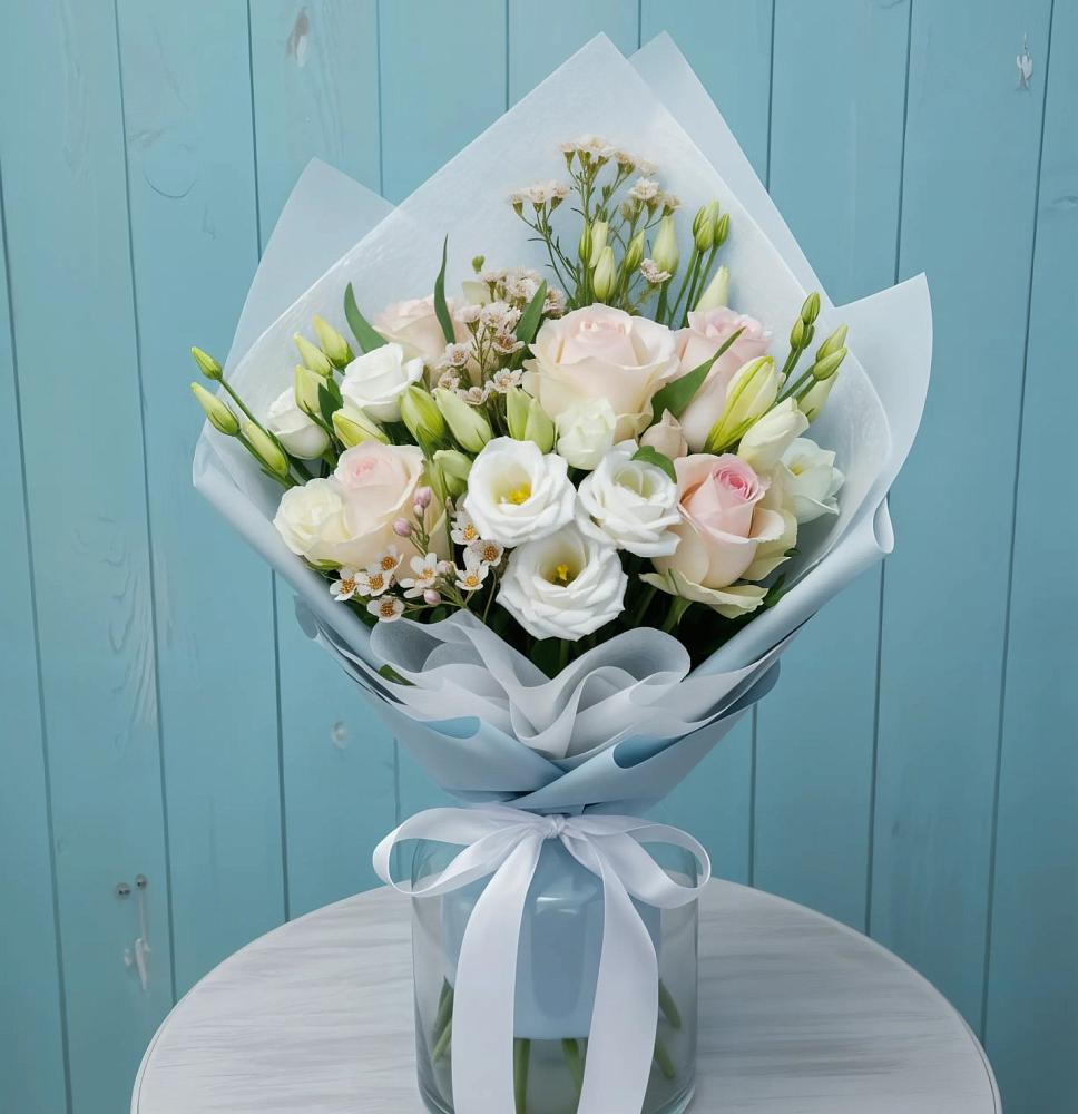 Букет цветов из: Розы и Лизиантусы в Александровке Донской