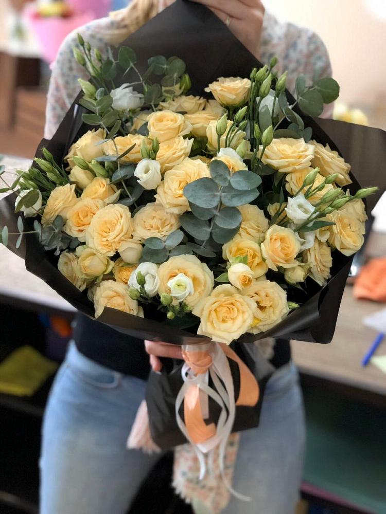 Букет цветов из: Розы и Лизиантусы в Александровке Донской