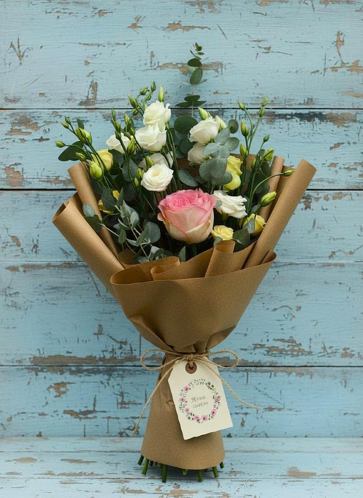 Букет цветов из: Розы и Лизиантусы в Александровке Донской