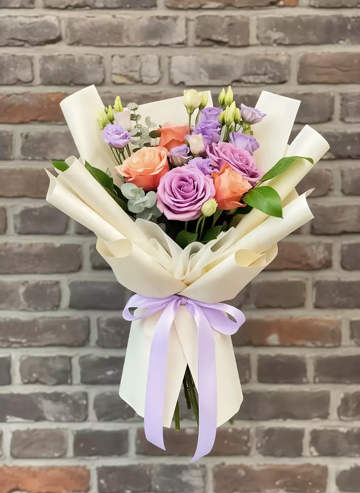 Букет цветов из: Лизиантусы и Розы в Александровке Донской