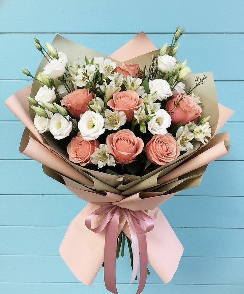 Букет цветов из: Розы, Альстромерии и Лизиантусы в Александровке Донской