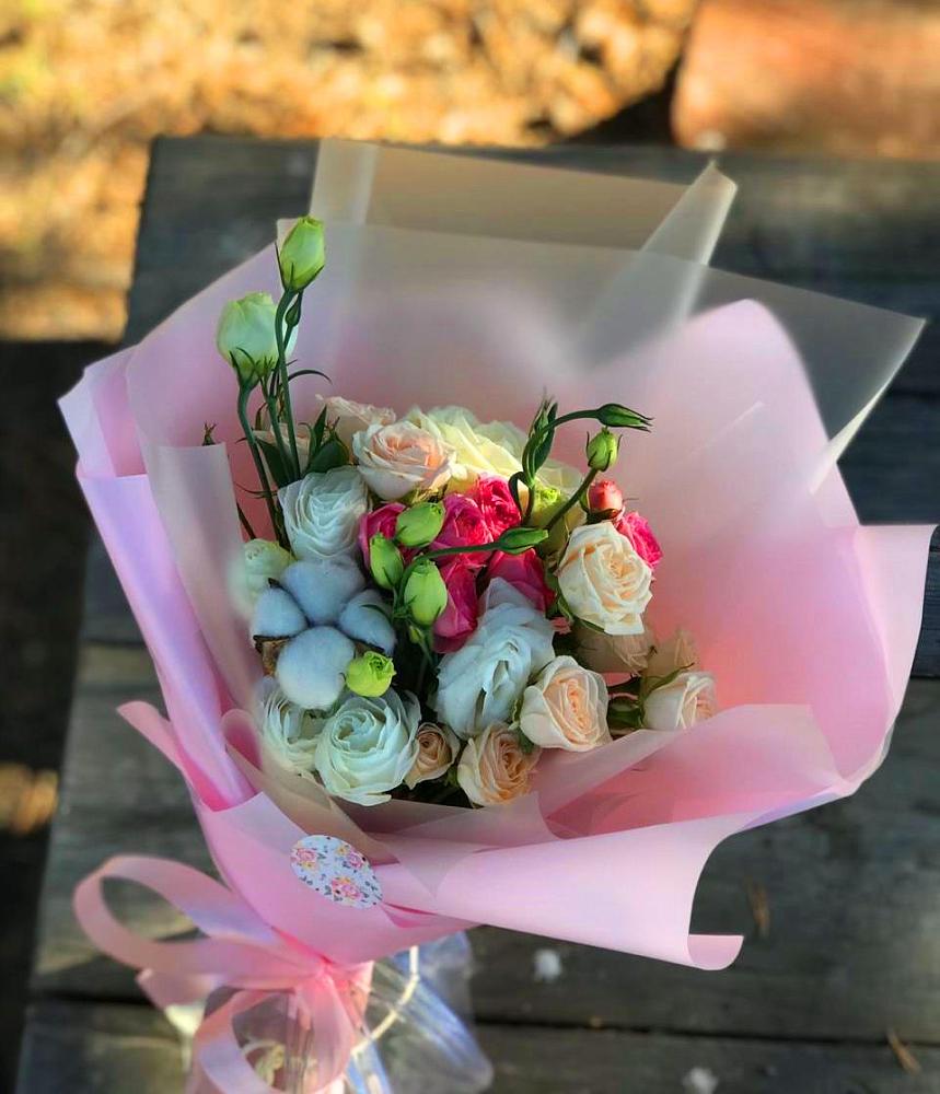 Букет цветов из: Розы и Лизиантусы в Александровке Донской