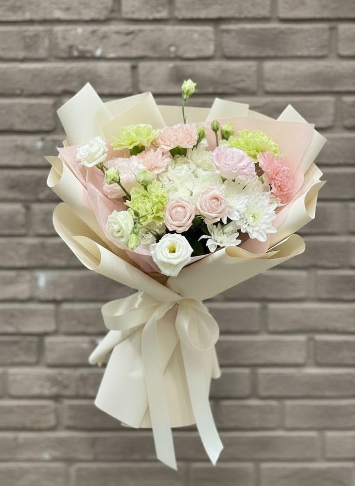 Букет цветов из: Гвоздики, Розы, Лизиантусы и Хризантемы в Александровке Донской