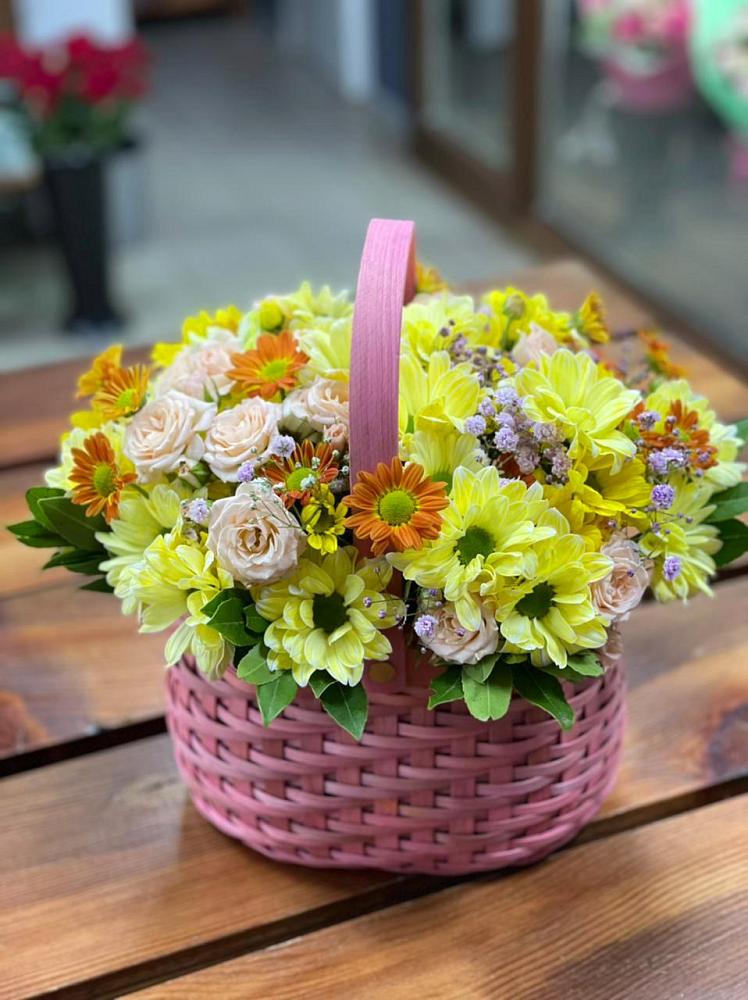 Цветочная композиция из Хризантемы и Розы в корзине в Александровке Донской