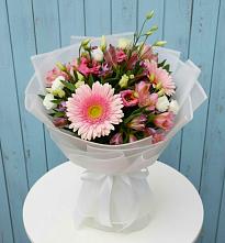 Букет цветов из:  Герберы, Альстромерии и Лизиантусы в Александровке Донской