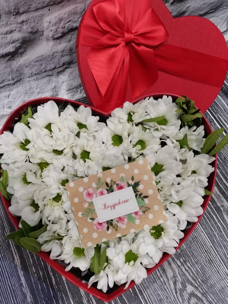 Цветочная композиция из Хризантемы в виде сердца в Александровке Донской