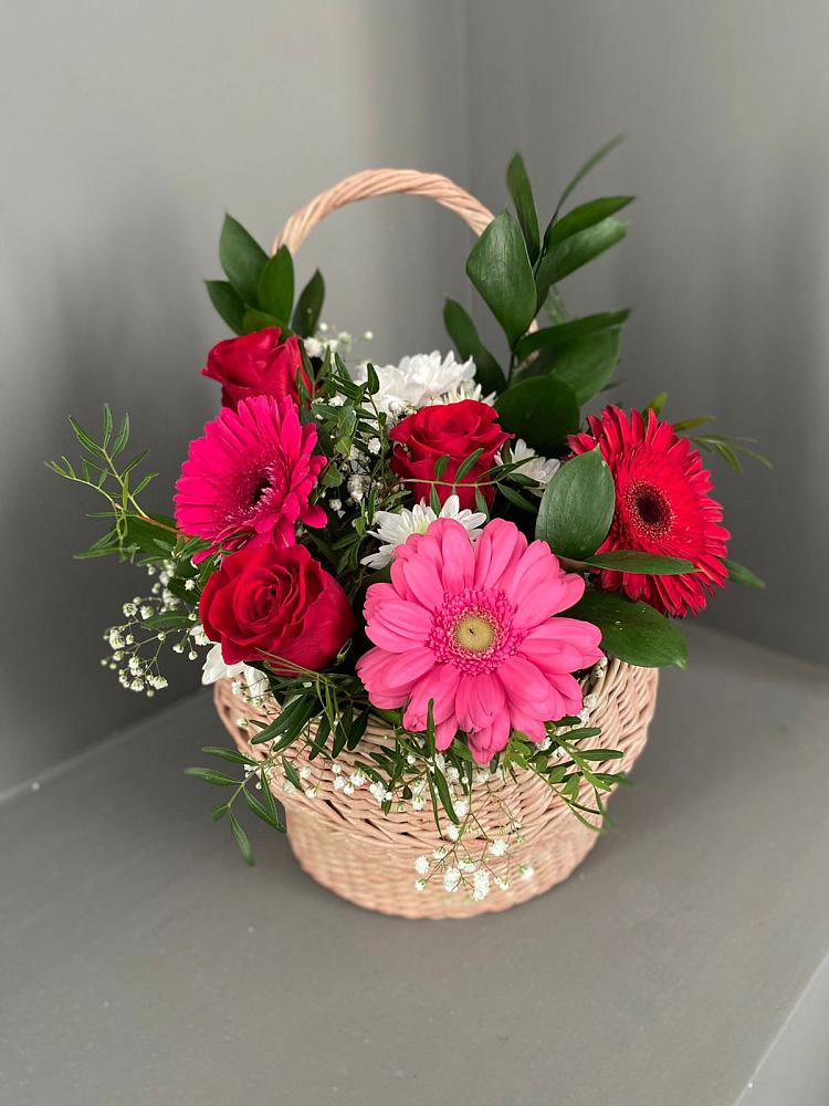 Цветочная композиция из Розы, Хризантемы и Герберы в корзине в Александровке Донской