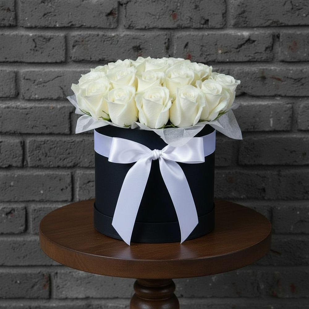 Цветочная композиция из Розы в шляпной коробке в Александровке Донской