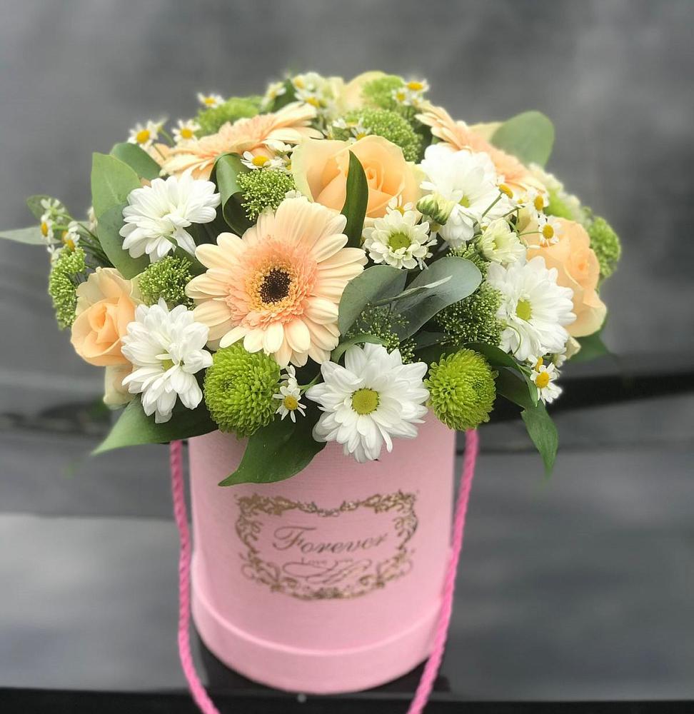 Цветочная композиция из Розы, Герберы и Хризантемы в шляпной коробке в Александровке Донской