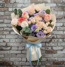 Букет цветов из:  Розы, Лизиантусы и Гвоздики в Александровке Донской
