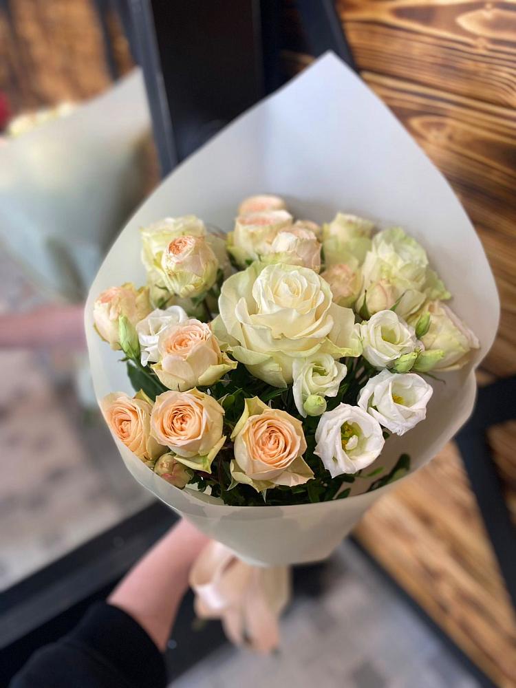 Букет цветов из: Розы и Лизиантусы в Александровке Донской