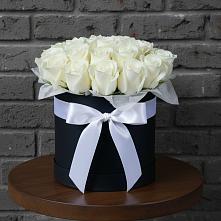 Цветочная композиция из Розы в шляпной коробке в Александровке Донской