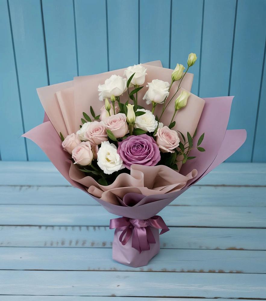 Букет цветов из: Розы и Лизиантусы в Александровке Донской